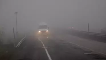 Tekirdağ’da Görüş Mesafesi 50 Metreye Düştü: Yoğun Sis Trafiği Zorlaştırıyor