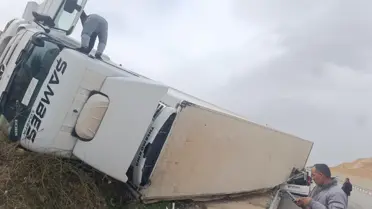 Batman’da TIR Dorsesi Radar Araçlarına Çarparak Devrildi, Jandarma Personeli Yaralandı