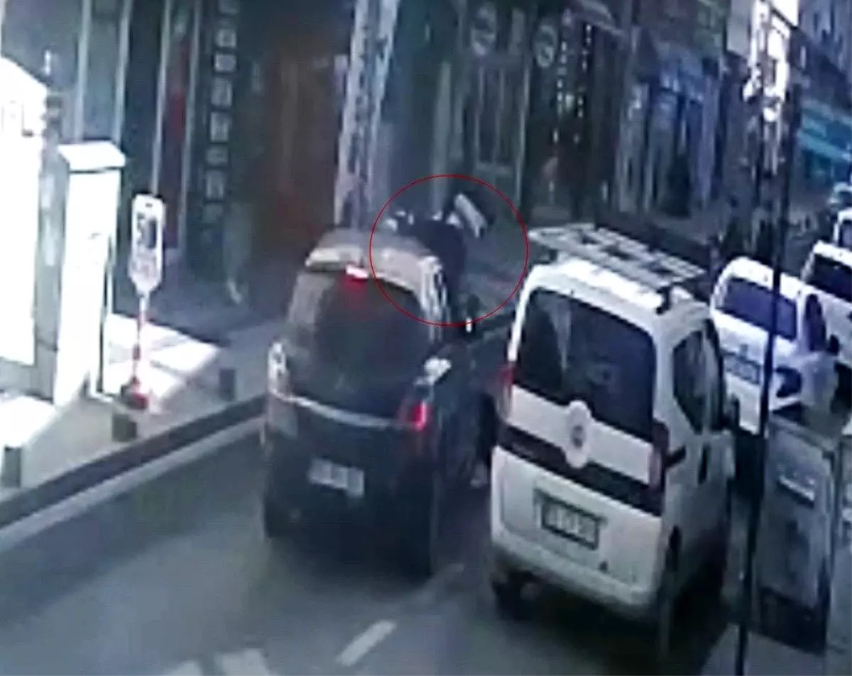 Kazanın gerçekleştiği cadde ve çarpışan araçlar