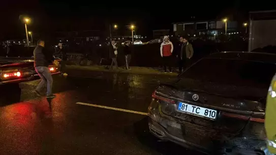 Düzce'de Halk Otobüsü ve Özel Araç Çarpıştı: 5 Yaralı