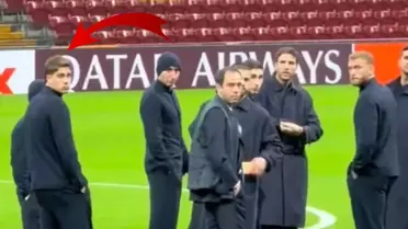 Kenan Yıldız, Galatasaray Maçı Öncesi Sürpriz Anında Gülümseyerek Selam Verdi
