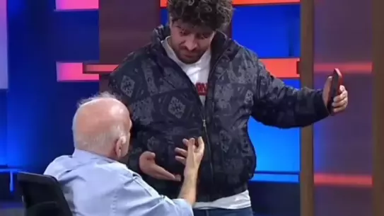 Beyaz Futbol Stüdyosuna Saldırı: Konuşmayan Adamın Şok Edici Girişi