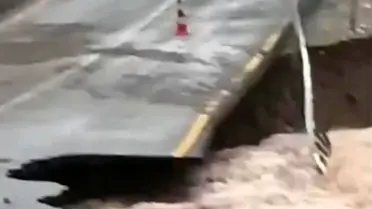 Sel sonrası yol çöküntüsü