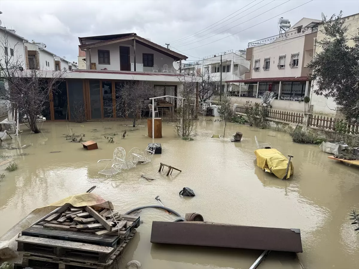 Aydın’da Şiddetli Sağanaklar Yol ve Yaşamı Etkiledi