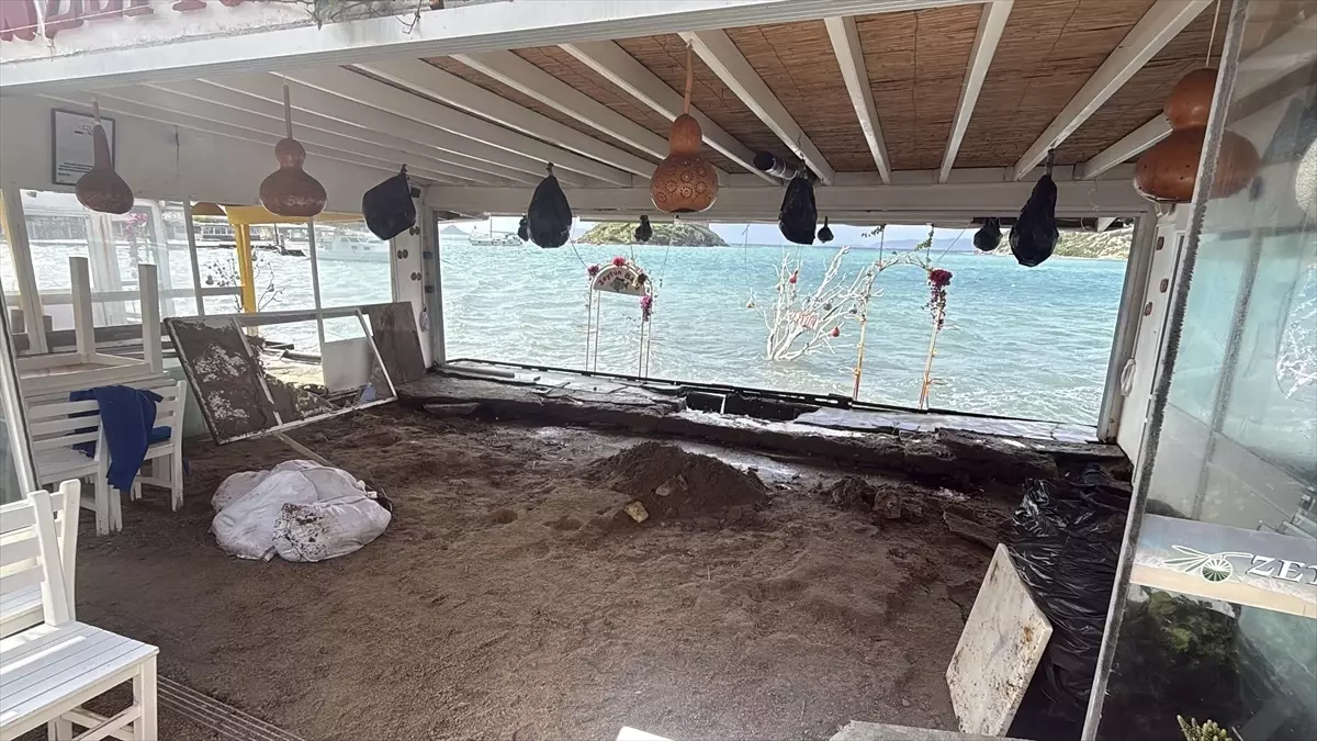 Muğla’da Şiddetli Fırtına ve Sağanaklar İşletmeleri Zor Duruma Sokuyor