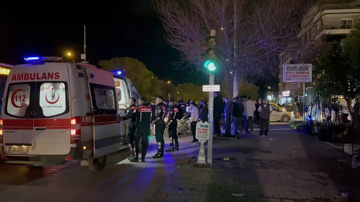 Kepez'de Halk Otobüsü Çarpışması: 5 Yaralı ve Şoför Gözaltında