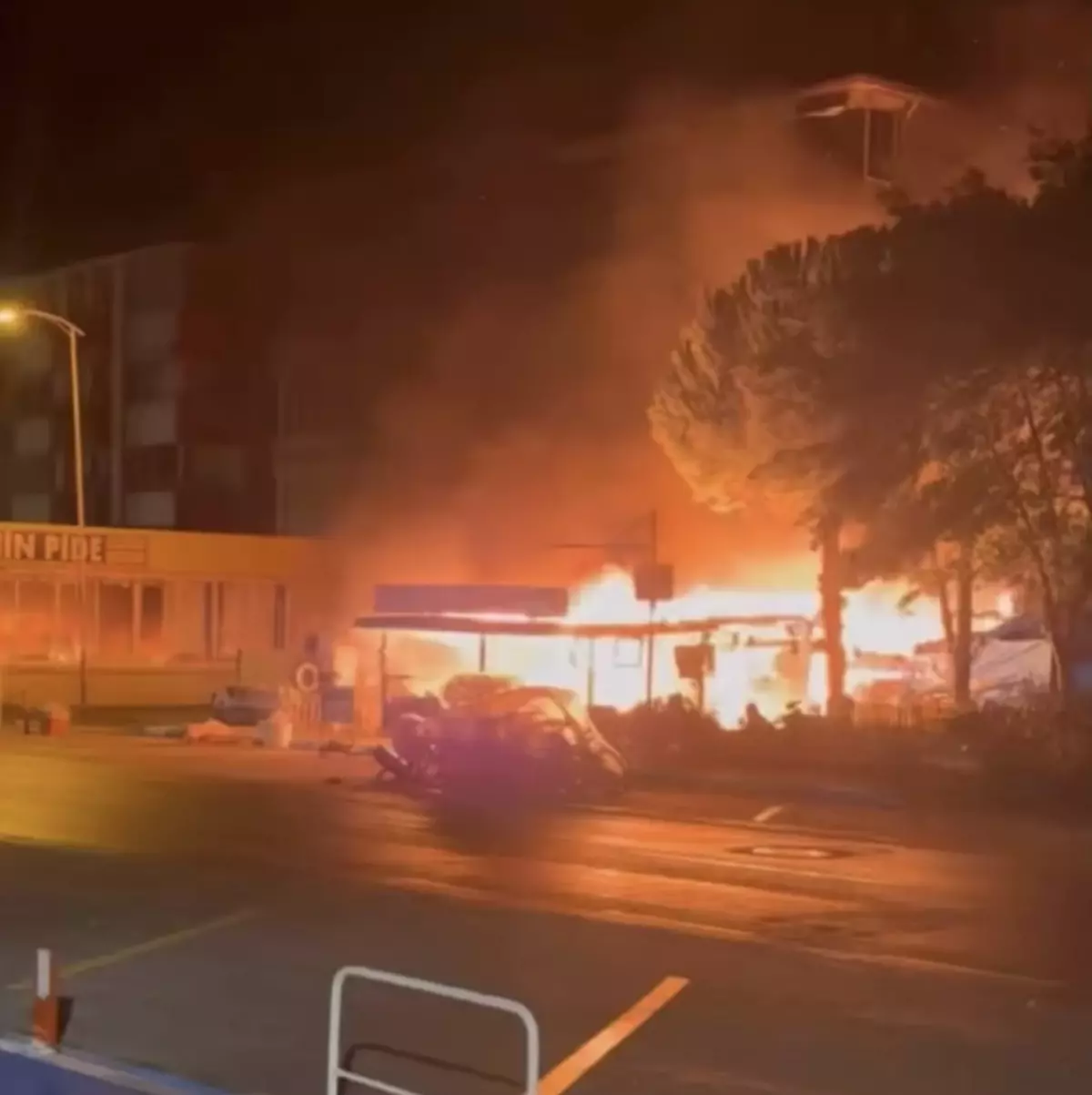 İnkumu restoran yangını sonrası dış görünüm