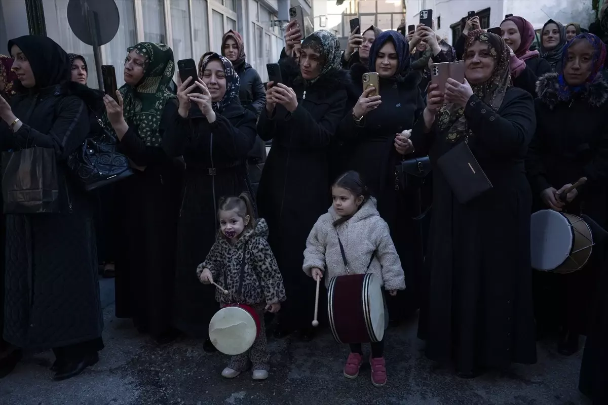 İskeçe'de Ramazan coşkusu ve davul çalan çocuklar