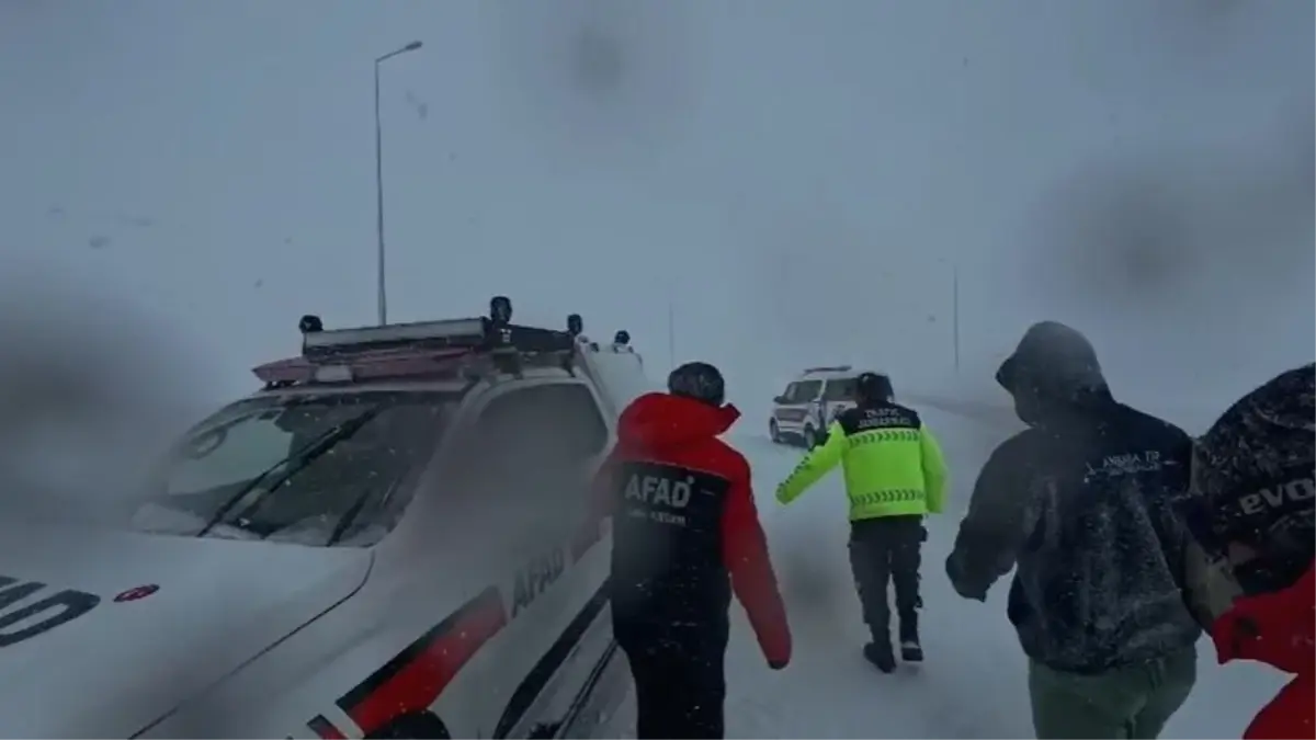 Kayseri’de Şiddetli Kar Yağışı Sonrası AFAD’dan 12 Kişilik Kurtarma Operasyonu