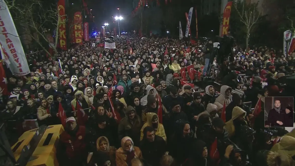 Özgür Özel, Ataşehir'de Köprü ve Otoyol Satışlarına Karşı Miting Düzenledi