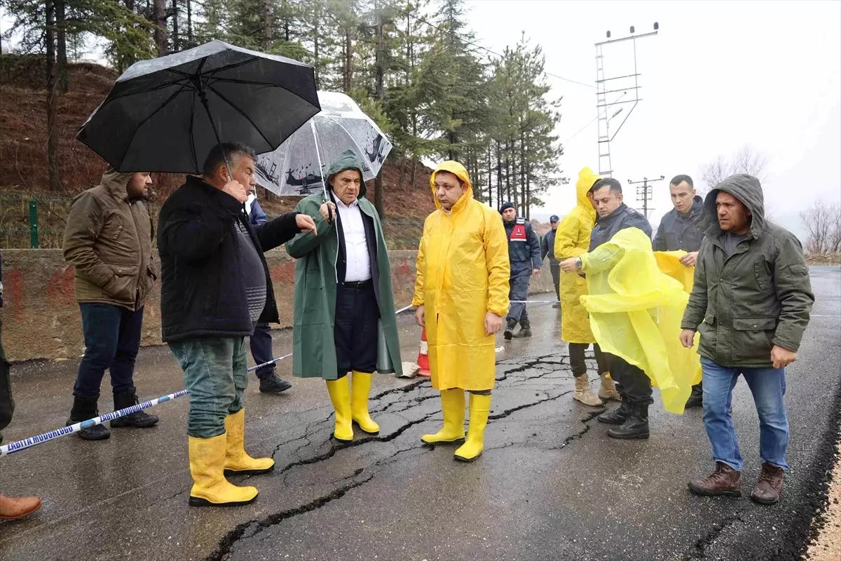 Yahyalı’da Şiddetli Sağanak Sonrası Sel Hasarı İncelendi