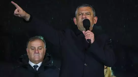 CHP Mitinginde Özgür Özel, Yolsuzluk ve Adalet Mesajını Vurguladı