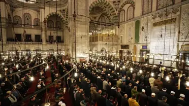 İstanbul’da teravih namazı görüntüsü