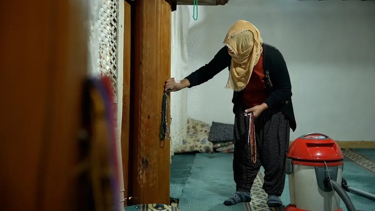 Erzincan’ın Sabırlı Köyü Camii, Ramazan Öncesi Kadın İmece Çalışmasıyla Yeniden Canlandı