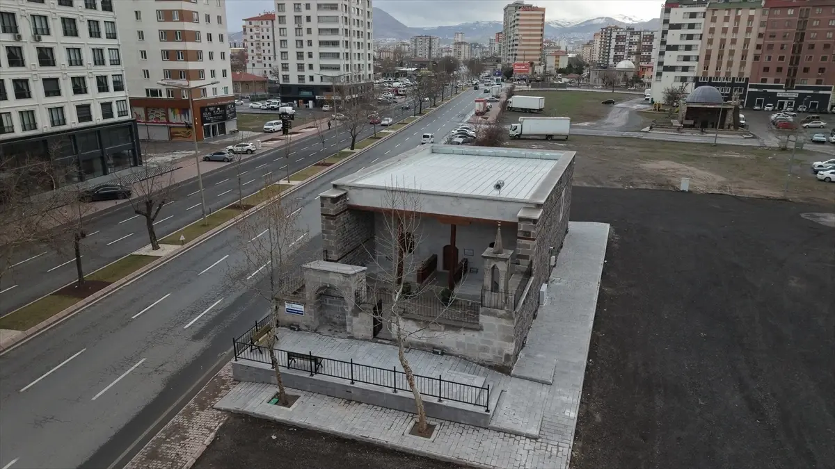 Kayseri'nin Tarihi Tasmakıran Camii Restorasyonunun Ardından Ibadete Açıldı