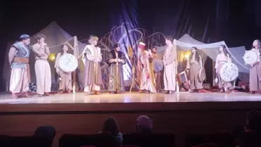 Gösteriden bir sahne görüntüsü