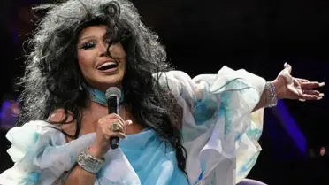 Bülent Ersoy'dan Ramazan Sürprizi: Işıltılı Peçetelik Hediyesi