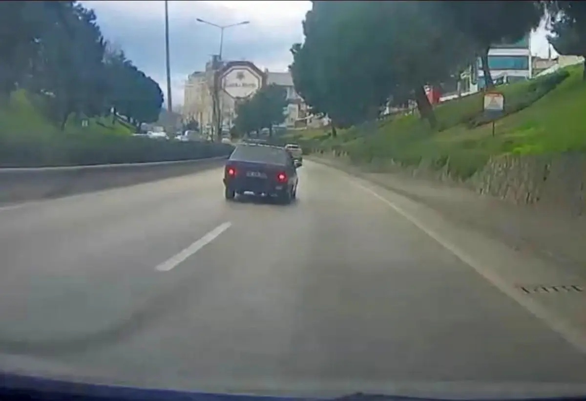 Bursa Osmangazi'de Sürücü Çocukların Üzerine Araç Sürdü: Görüntüler Yayında