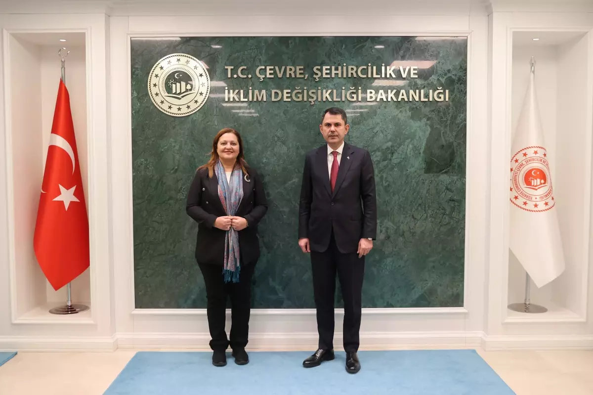 Bakan Kurum, Afyonkarahisar Belediye Başkanı Burcu Köksal'ı Kentsel Dönüşüm Konusunda Dinledi