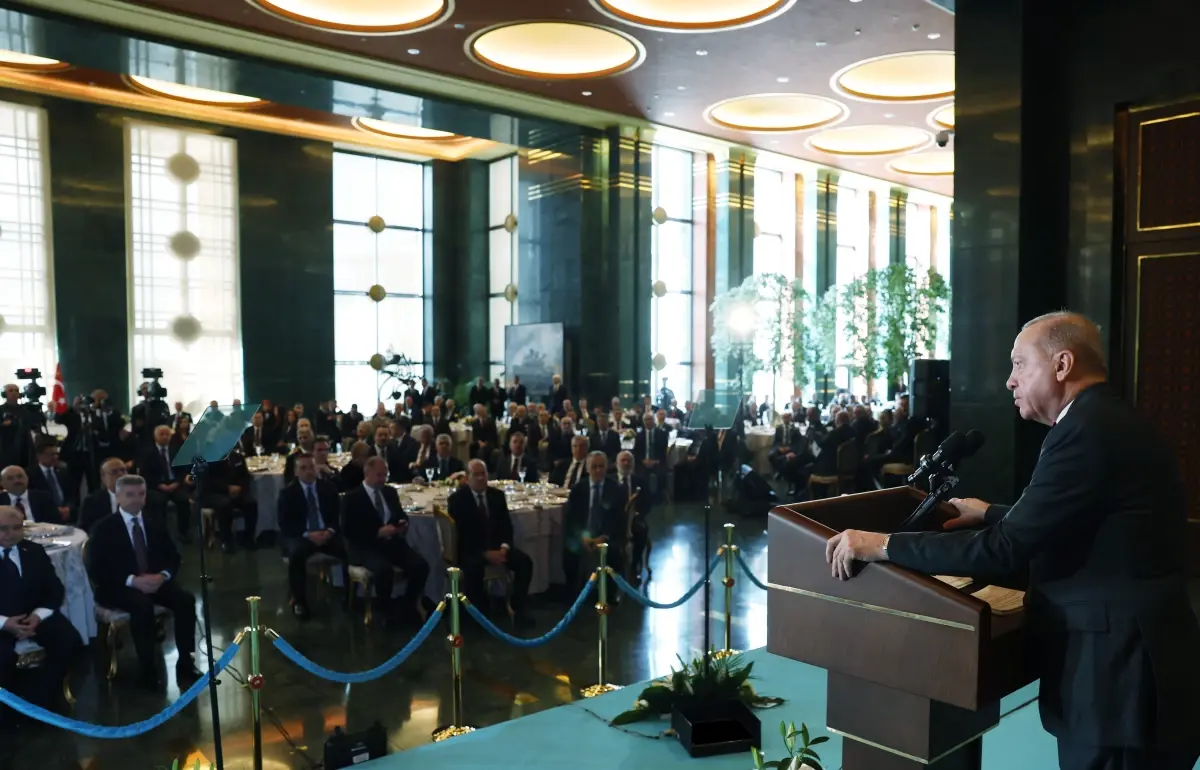 Erdoğan, Milli Dayanışma Komisyonu Raportunu Stratejik Bir Adım Olarak Değerlendiriyor