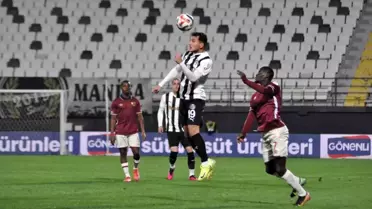 Manisa FK ve Bandırmaspor maçının aksiyon sahnesi