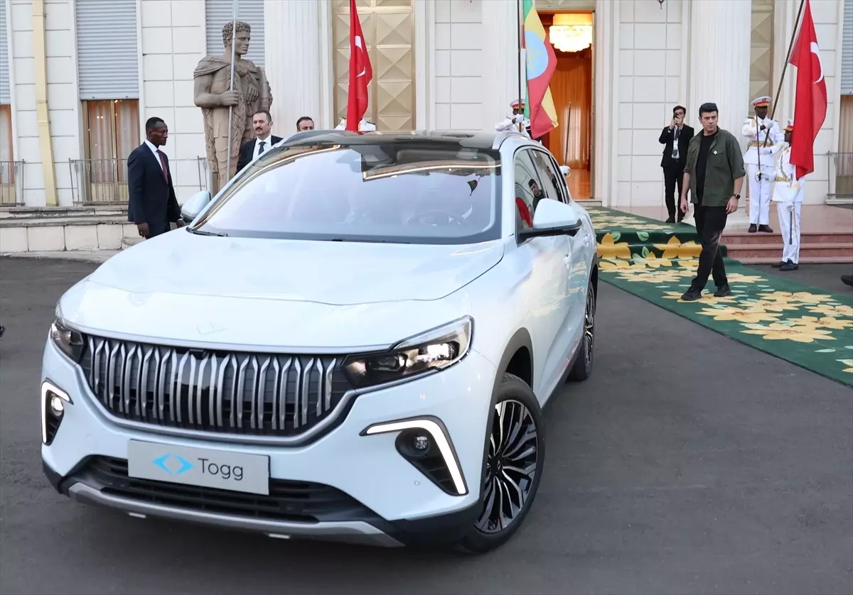 Erdoğan ve Abiy Ahmed TOGG hediyesi