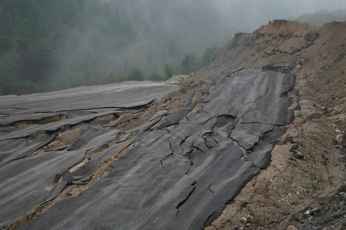 Feke ilçesinde sel ve heyelan