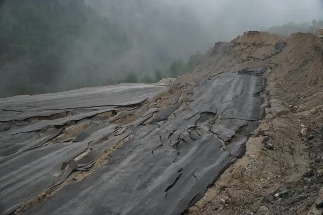 Yolun çöküş alanı