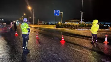 Erzincan’da Şiddetli Kar ve Sis Ulaşımı Felçledi