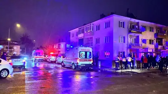 Erzincan’da Apartman Yangını: 8 Kişi Duman Zehirlenmesiyle Hastaneye Sevk Edildi