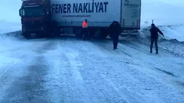 Posof'ta Kar ve Tipi Koşulları Yolculuğu Tehlikeye Attı