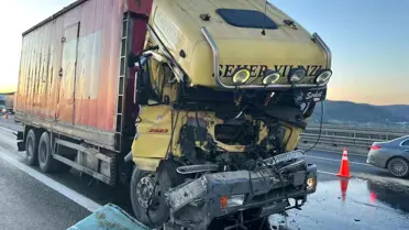 Beykoz’da Kamyon Tıra Çarpması: Sürücü Hastaneye Kaldırıldı