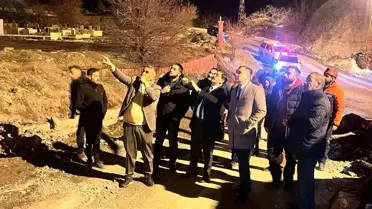 Hakkari’de Dev Kayalar Yolları Kapattı: Vali Yardımcıları Bölgeyi İnceledi