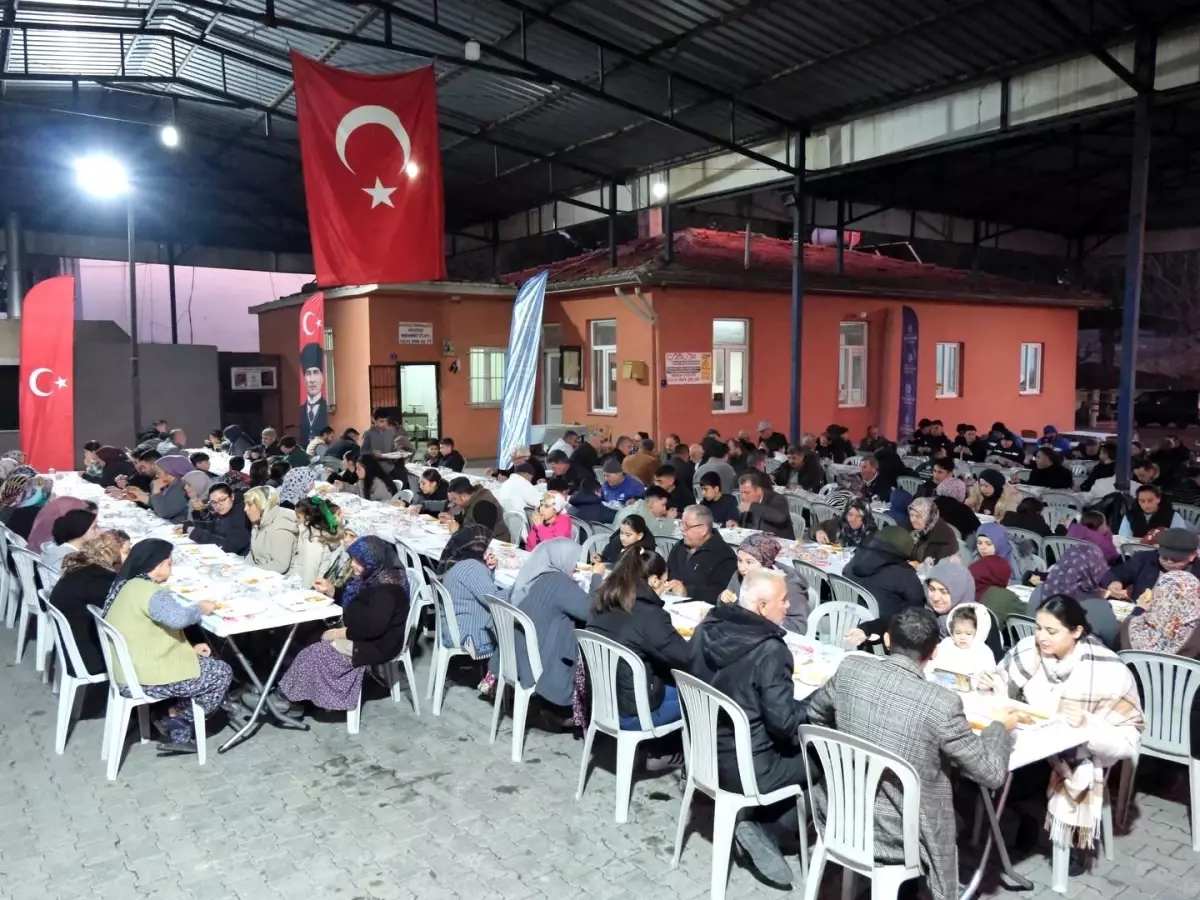 Buharkent’te Ramazan’ın İlk İftarı, Başkan Erol’un Katılımıyla Coşkuyla Gerçekleşti