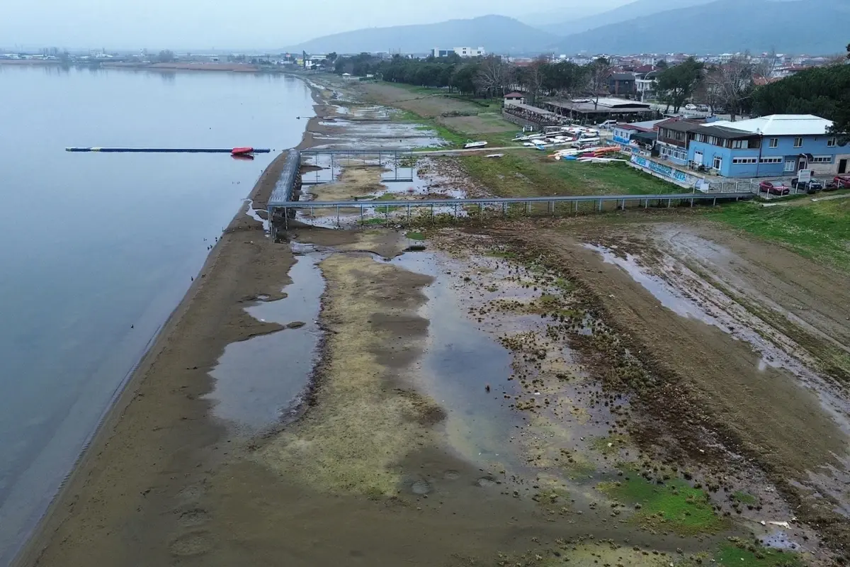 İznik Gölü'nde Su Çekimi Krizi: Fabrikalar 200 Metre Derinliğe İniyor