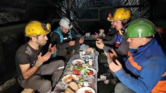 Zonguldak Madencileri, 120 Metre Derinlikte Ramazan Sahurunu Kutladı