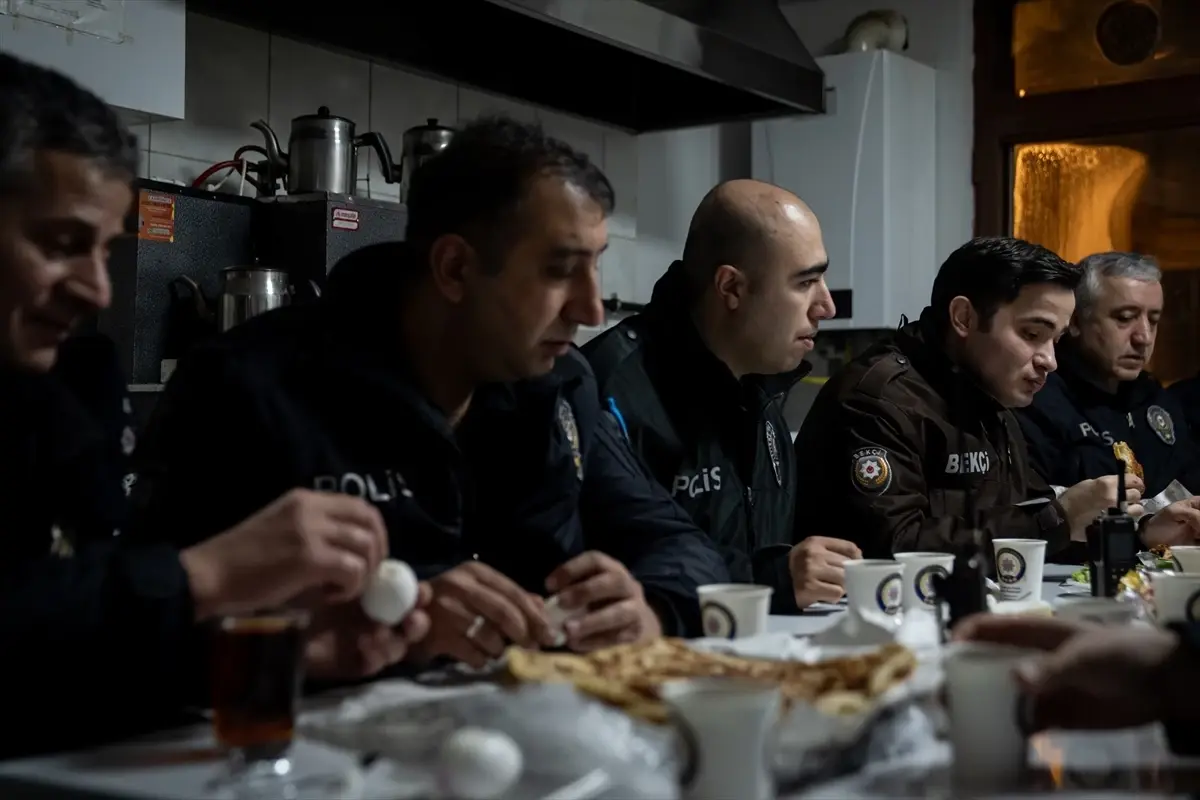 Ankara Polisleri Ramazan’ın İlk Sahurunu Görev Başında Kutladı