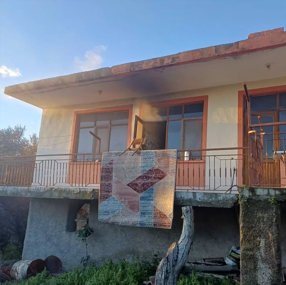 Serik’te Ev Yangını: 84 Yaşındaki Kadının Hayatı Yitirildi