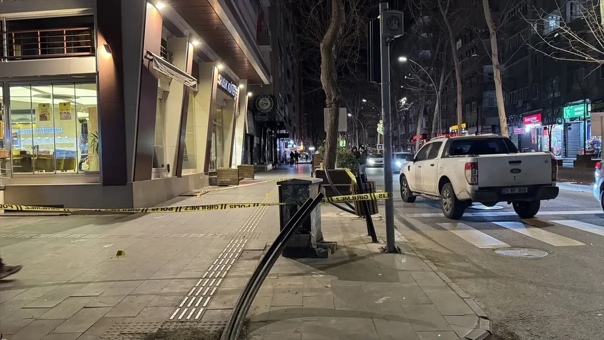 Diyarbakır Yenişehir'de Silahlı Çatışma: 2 Yaralı