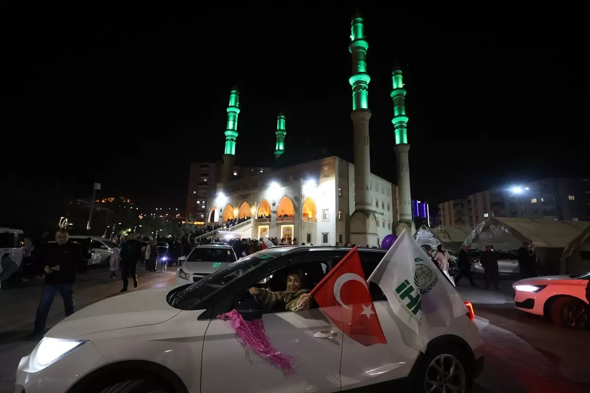 Elazığ ve Mardin’de Ramazan’ın İlk Teravih Namazları Coşkuyla Kutlandı