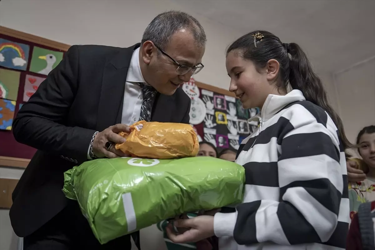 Erzurum’da karla kaplı dağlarda yardım ekipleri