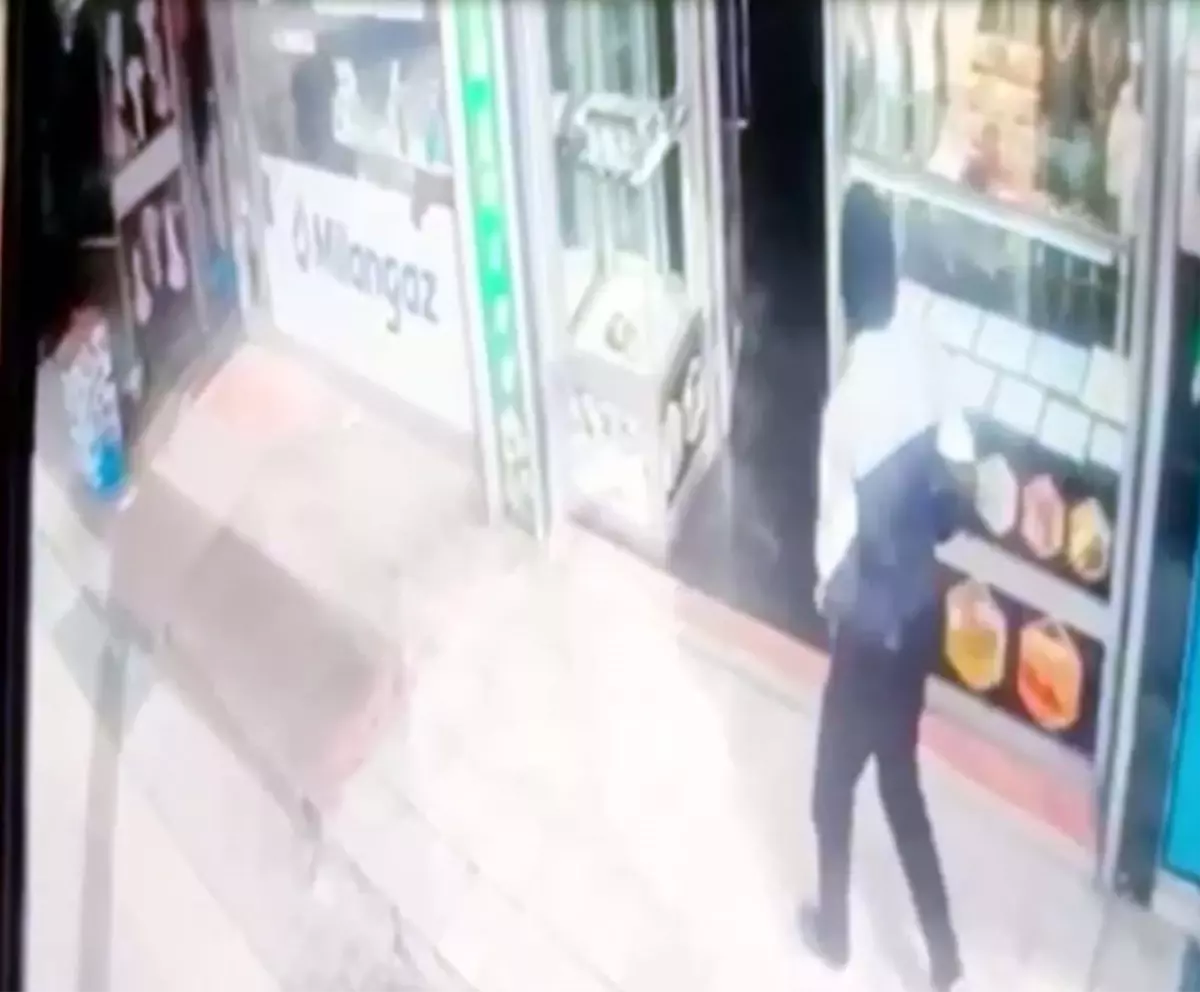 Gaziantep'te Maskeli Soyguncular Kuyumcu Dükkanını Biber Gazı ile Terk Etti