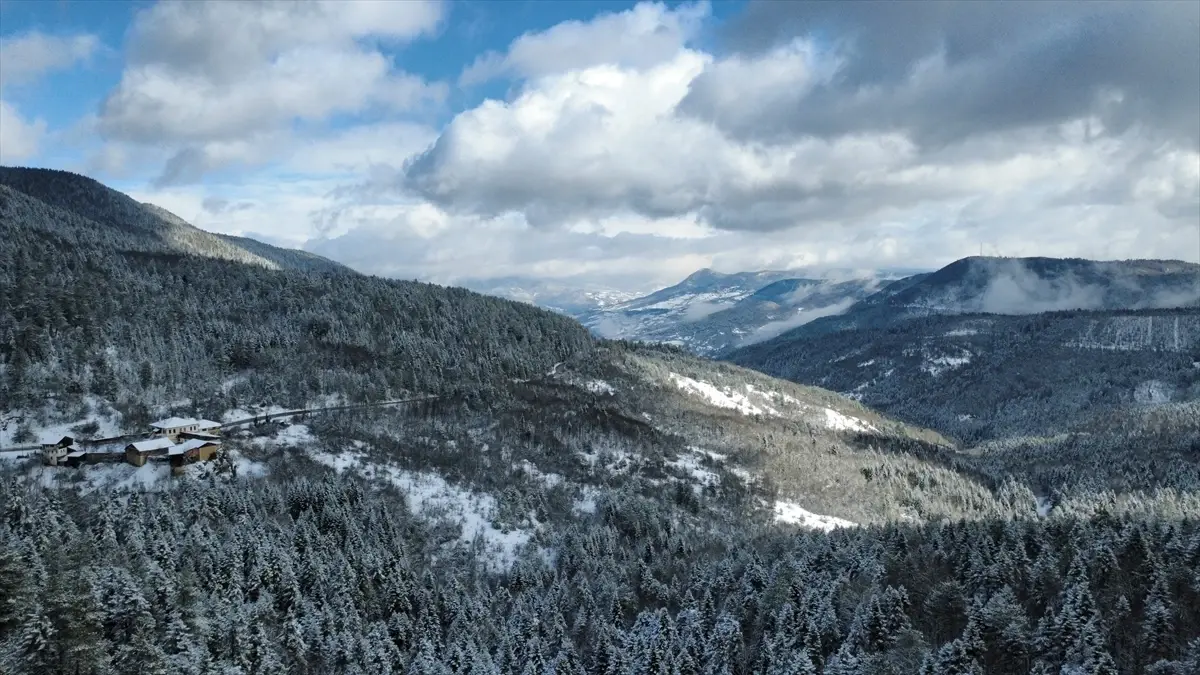 Karabük ve Bolu yüksek kesimlerinde kar manzarası