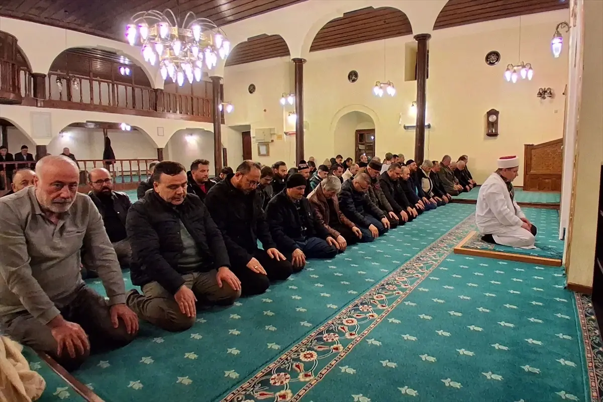 Havza’da 730 Yıllık Yörgüç Paşazade Mustafa Paşa Camii’nde İlk Teravih Namazı