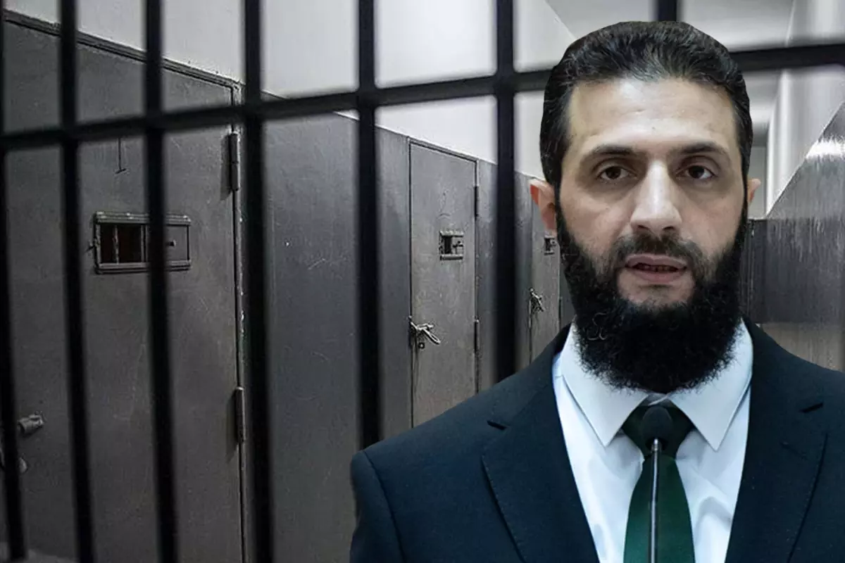 Suriye Cumhurbaşkanı Ahmet Sara af kararını imzalarken