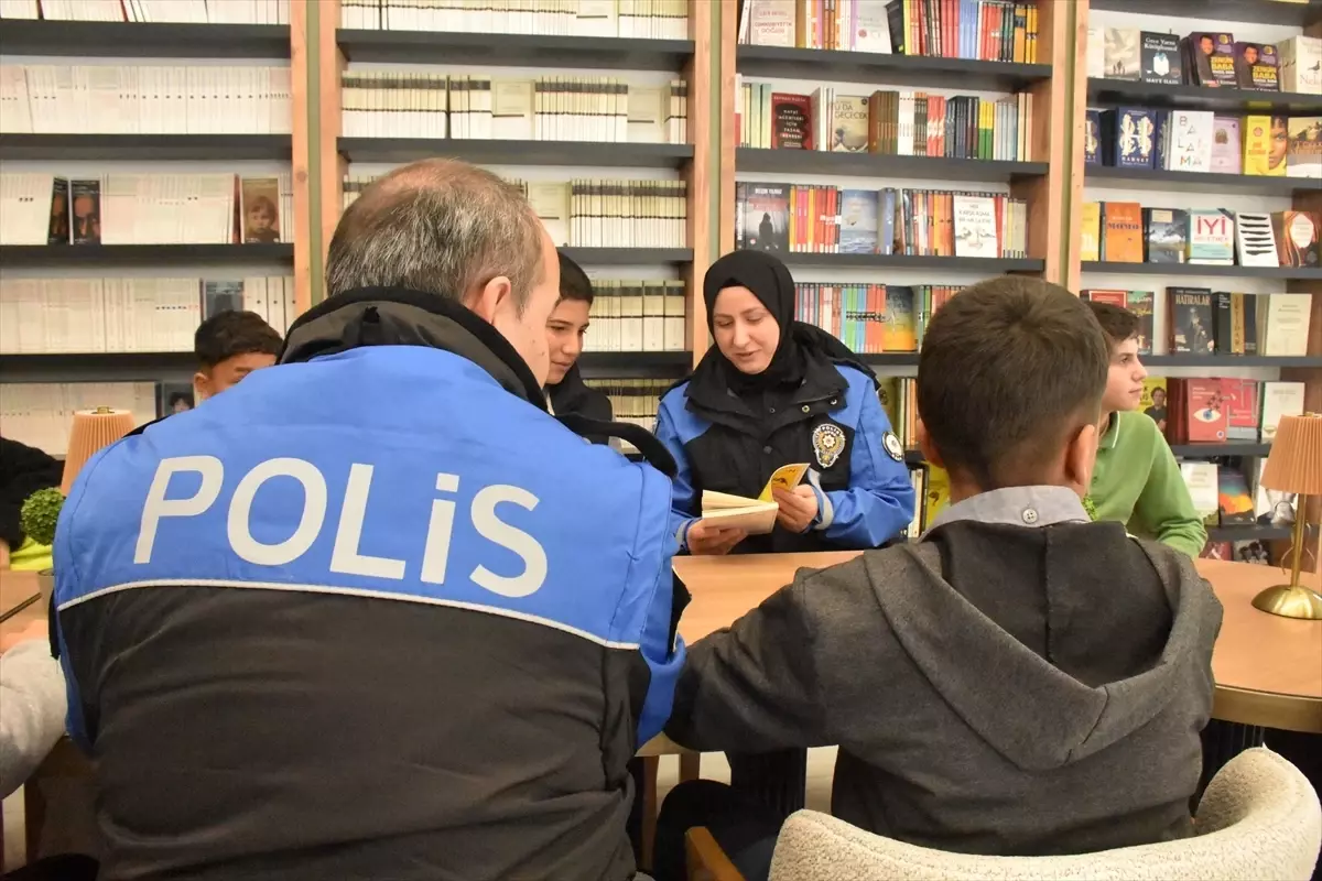 Van Emniyeti kitap tahlili etkinliği