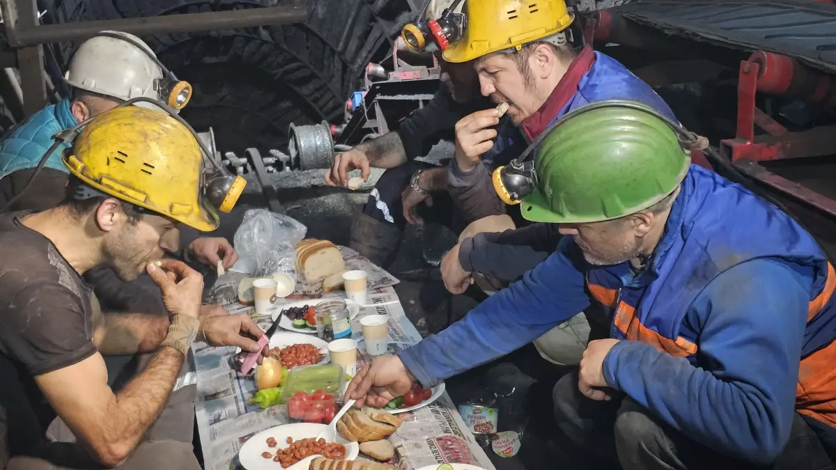 Zonguldak madencileri sahurda