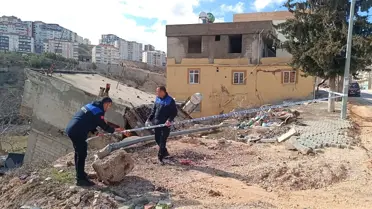 Adıyaman'ın Besni İlçesinde Şiddetli Yağış Sonrası Boş Ev Çöktü