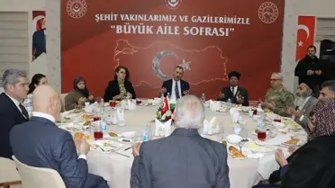Ağrı Valisi Önder Bozkurt, Şehit Aileleri ve Gazilerle 'Büyük Aile Sofrası' İftarında Buluştu