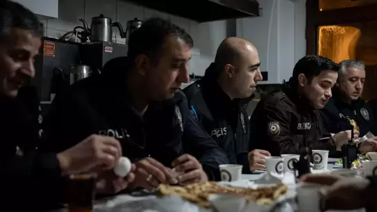 Ankara Polisleri Ramazan’ın İlk Sahurunu Görev Başında Kutladı